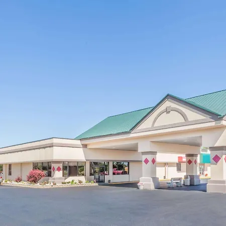 Ramada By Wyndham Grayling Hotel & Conference Center